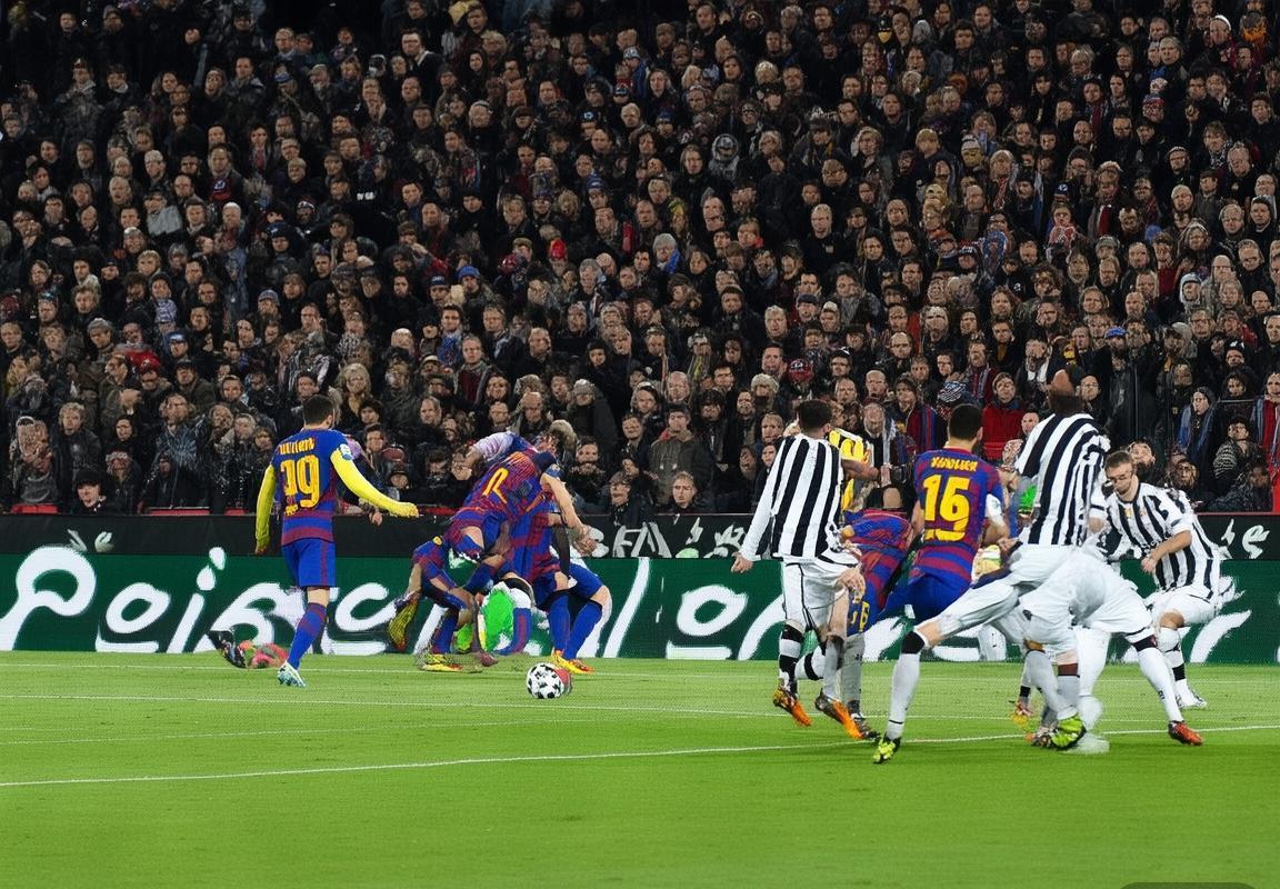 巴塞罗那对尤文图斯：悬念对决中的战术对决与精彩瞬间回顾